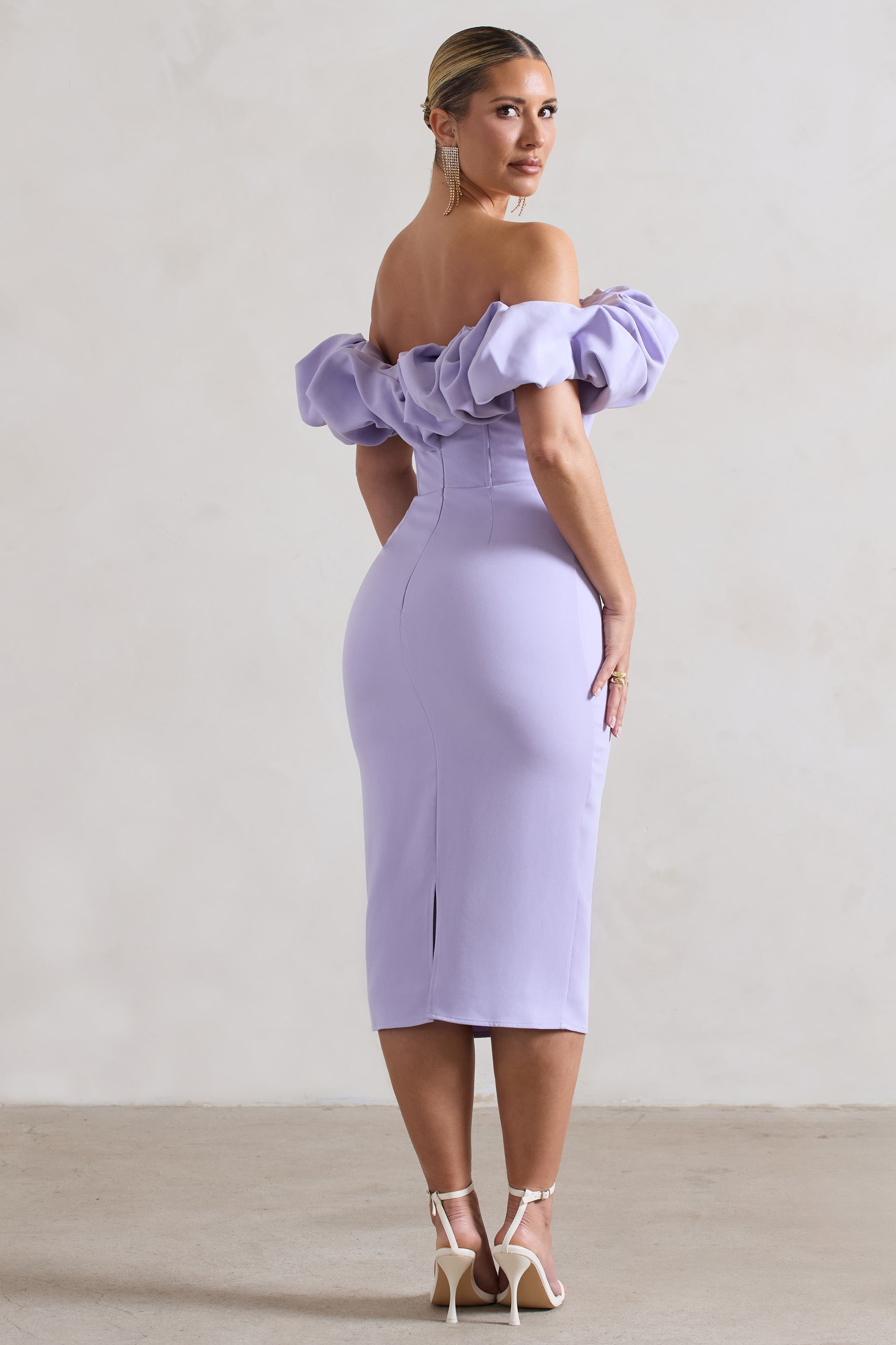 Amie | Robe mi-longue lilas à décolleté bardot et volants