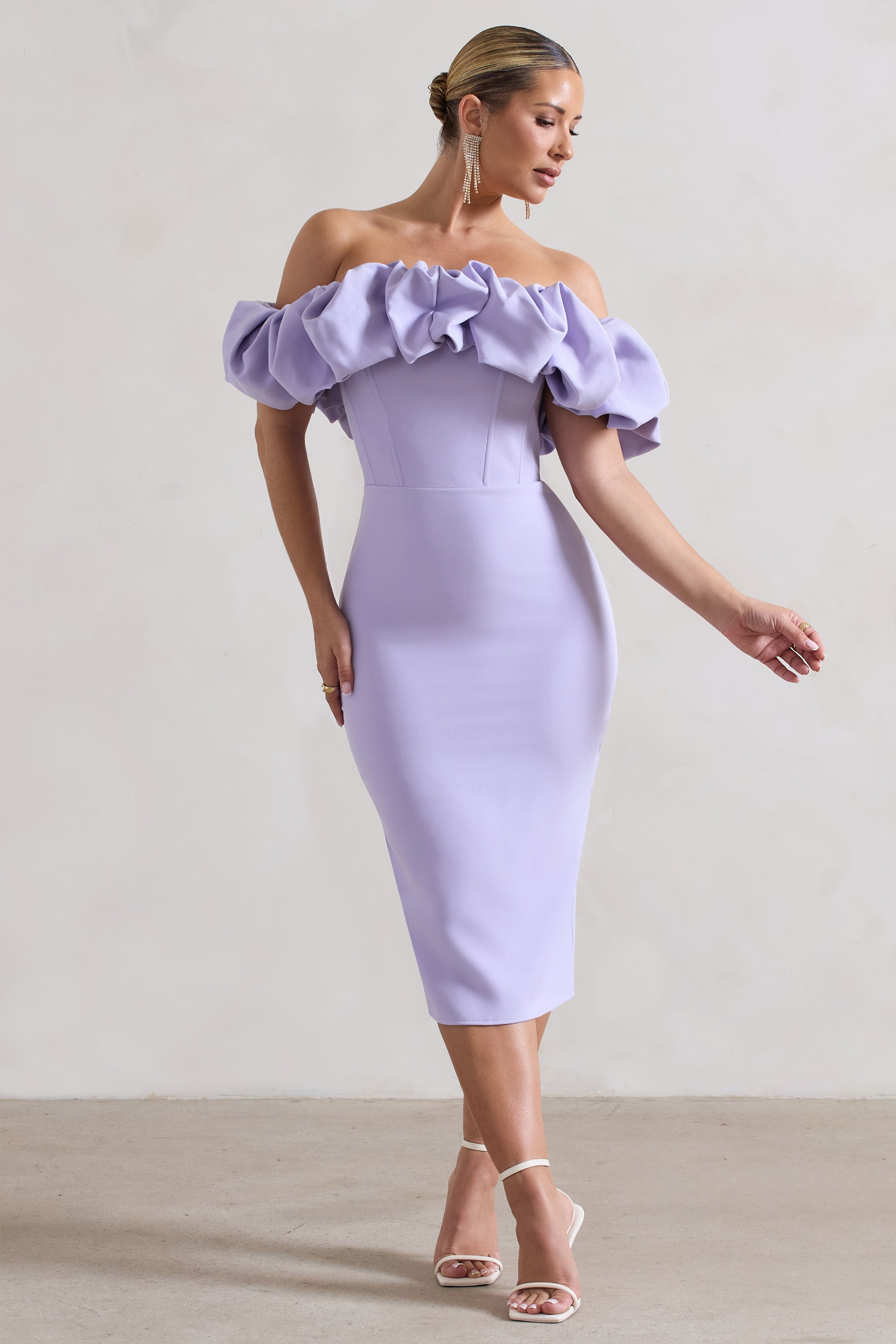 Amie | Robe mi-longue lilas à décolleté bardot et volants