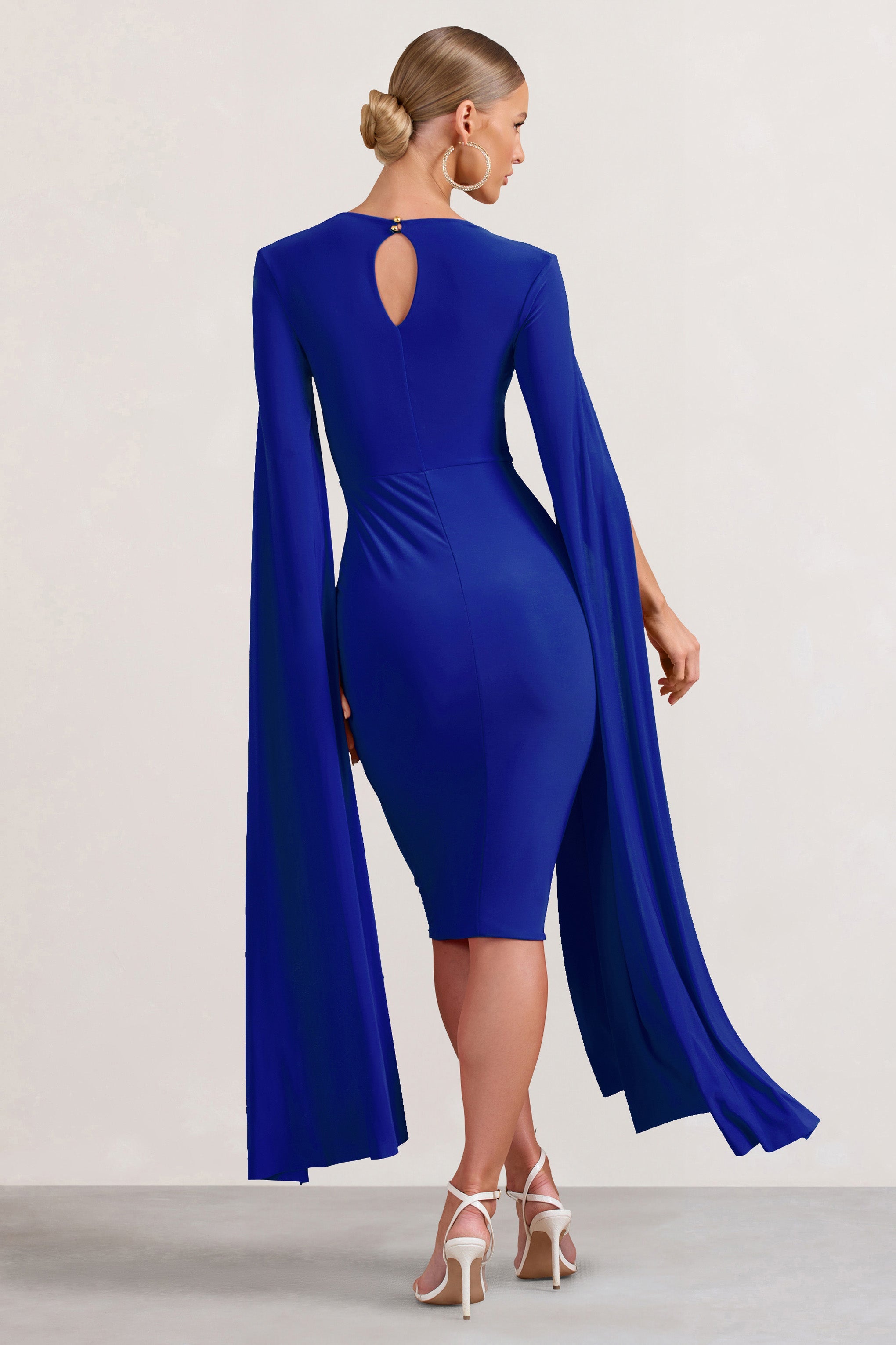 Flawless | Robe mi-longue bleu cobalt à encolure carrée et manches cape