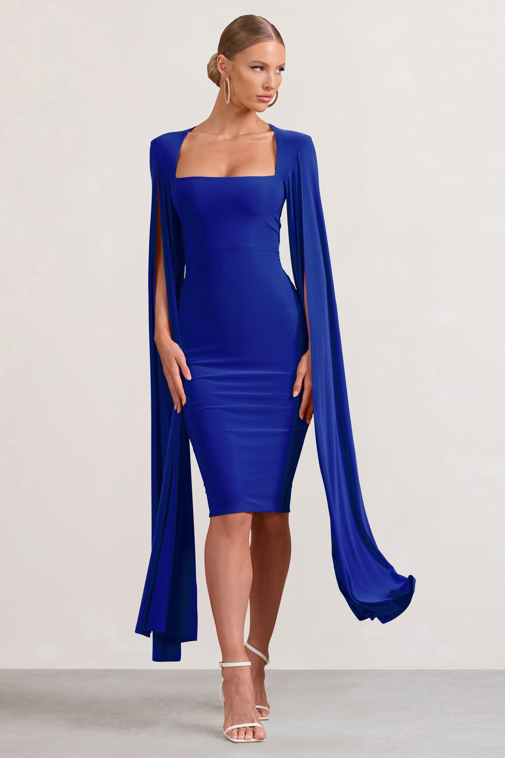 Flawless | Robe mi-longue bleu cobalt à encolure carrée et manches cape