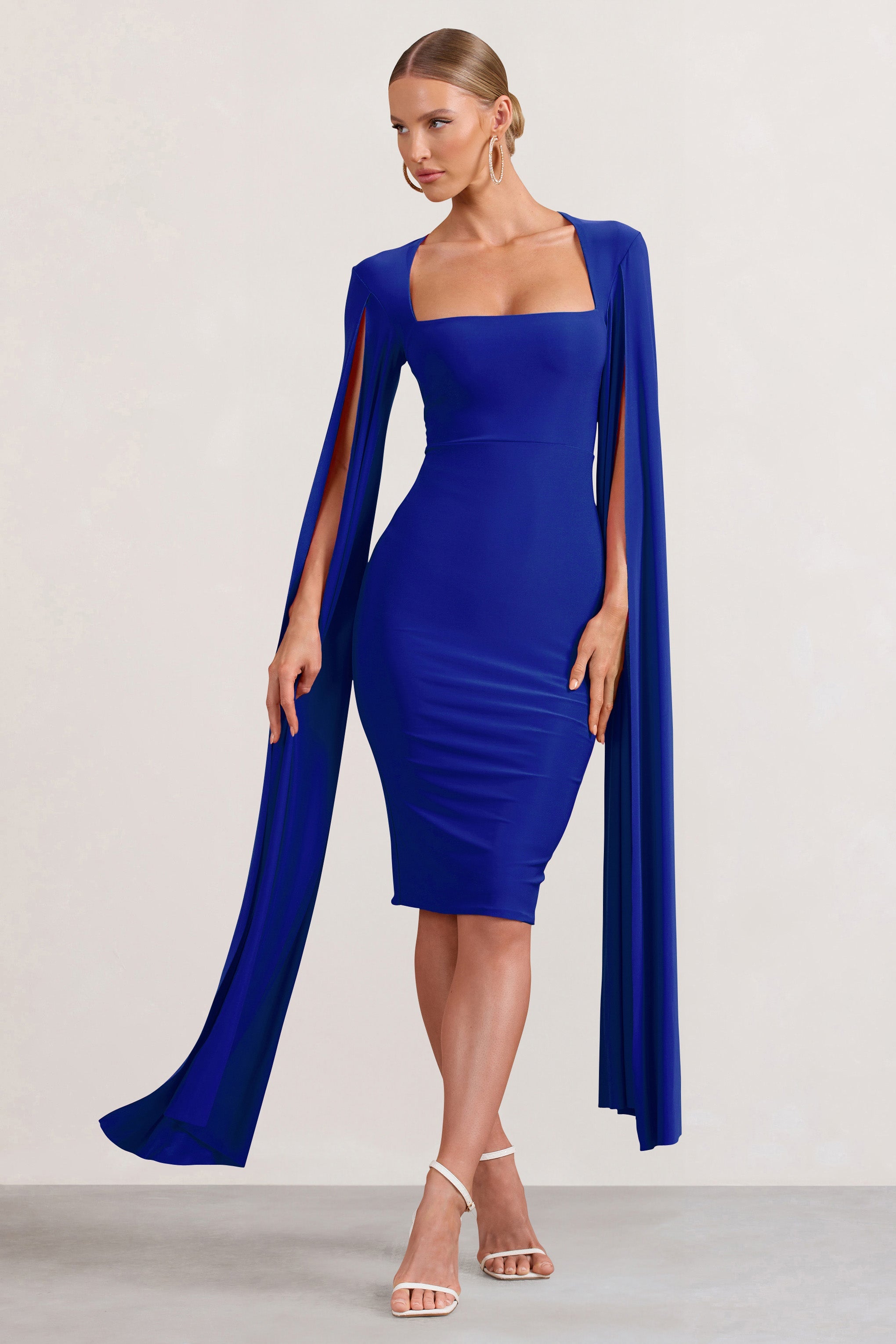 Flawless | Robe mi-longue bleu cobalt à encolure carrée et manches cape