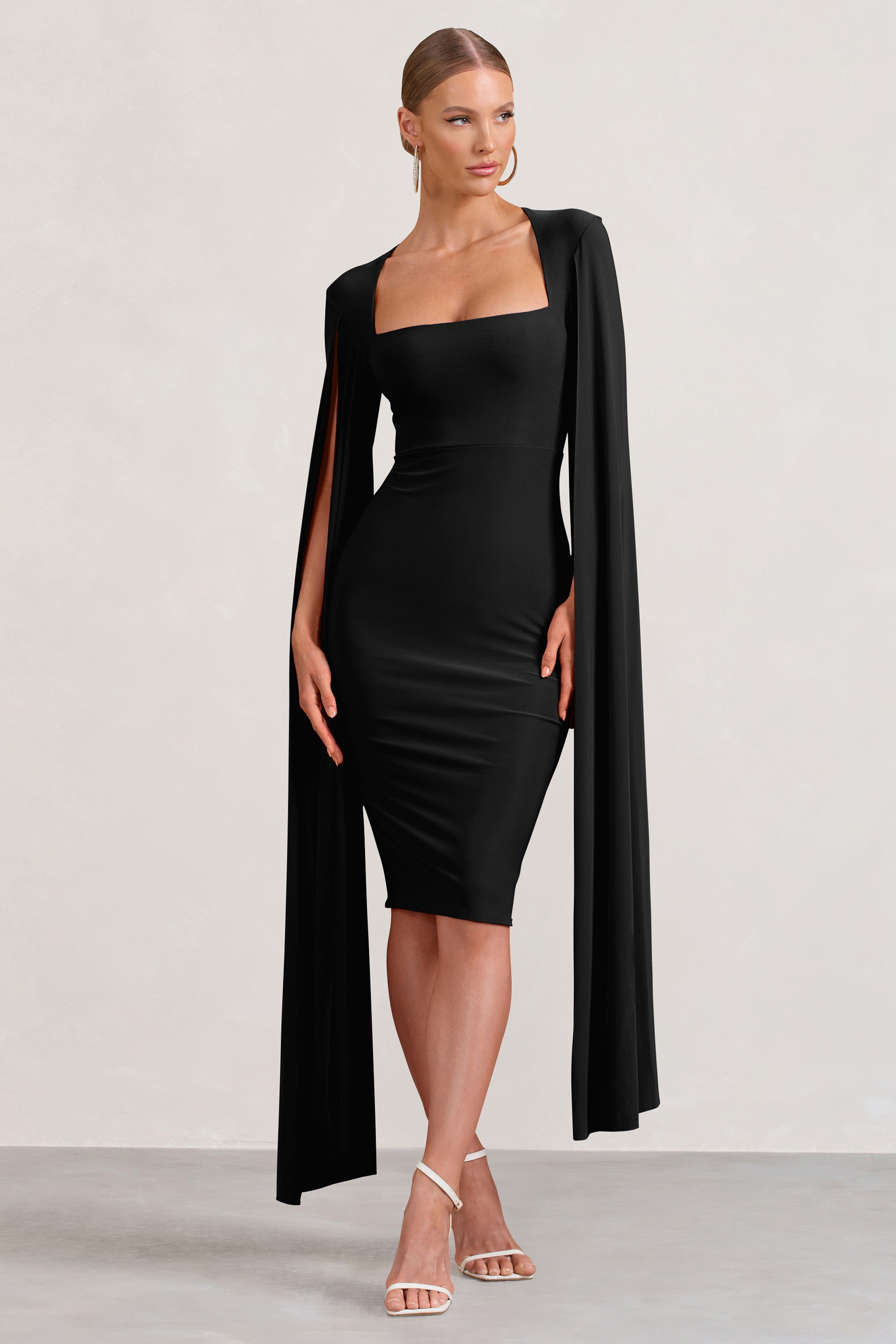 Flawless | Robe mi-longue noire a encolure carree avec manches capes