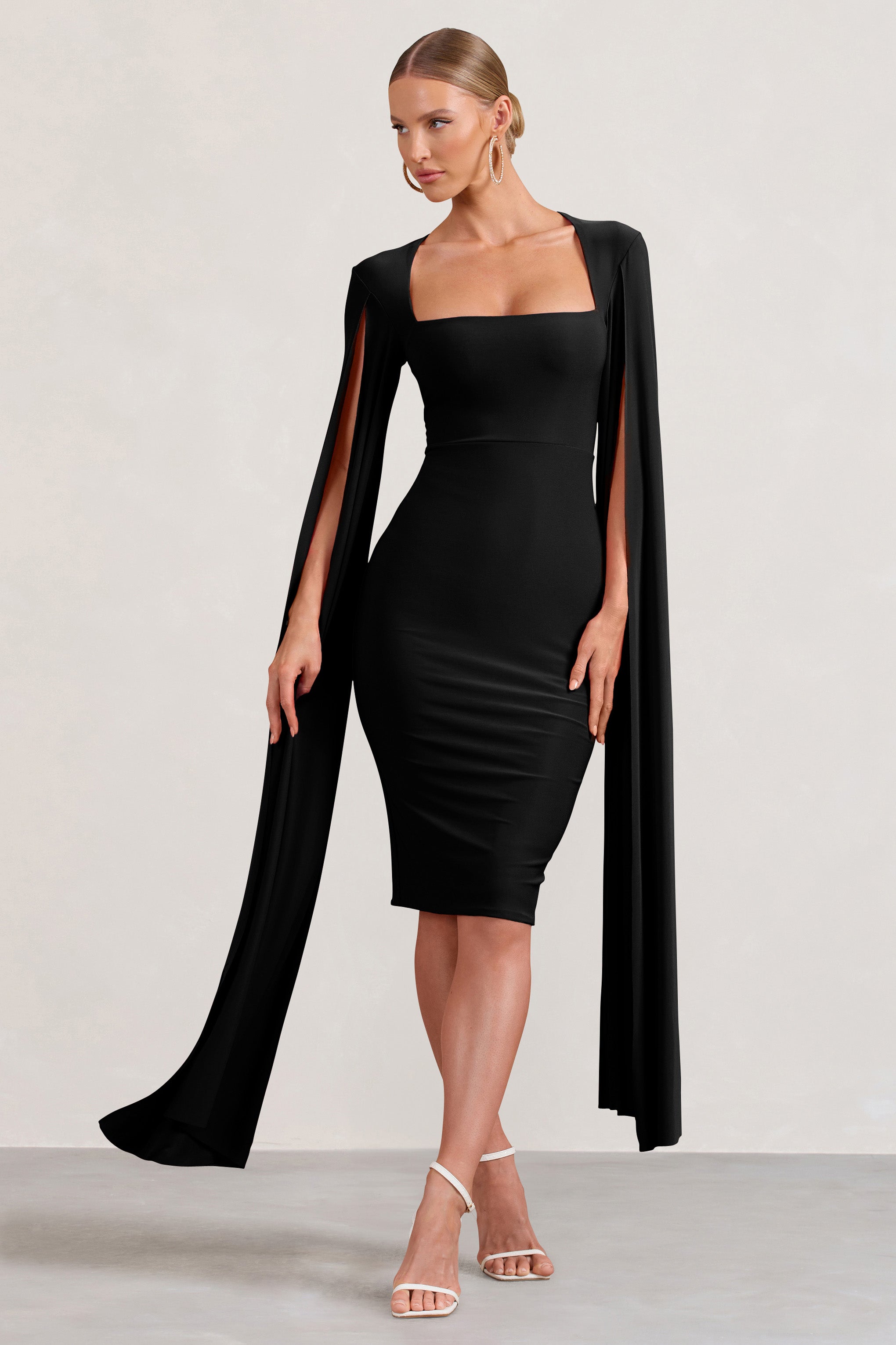 Flawless | Robe mi-longue noire a encolure carree avec manches capes