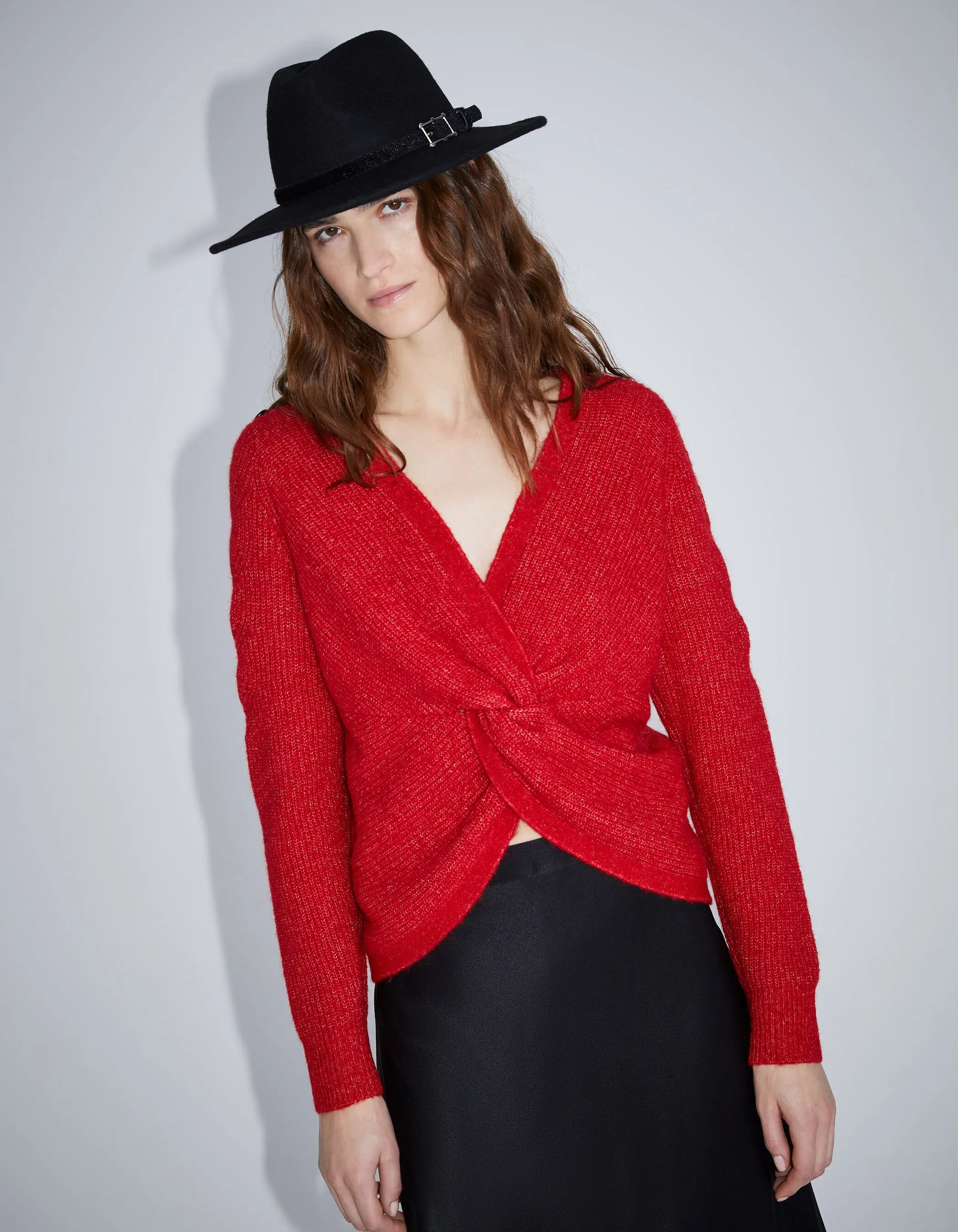 Pull rouge tricot noeud fixe au dos Femme