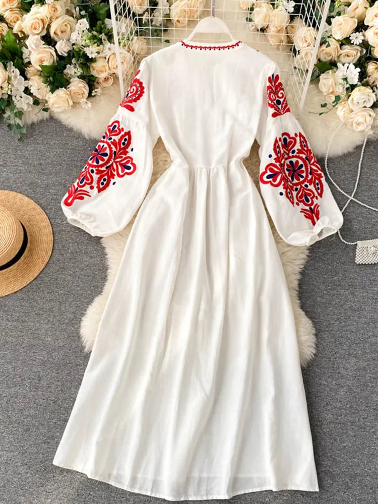 Robe bohème plissée à fleurs brodées pour femmes Shally