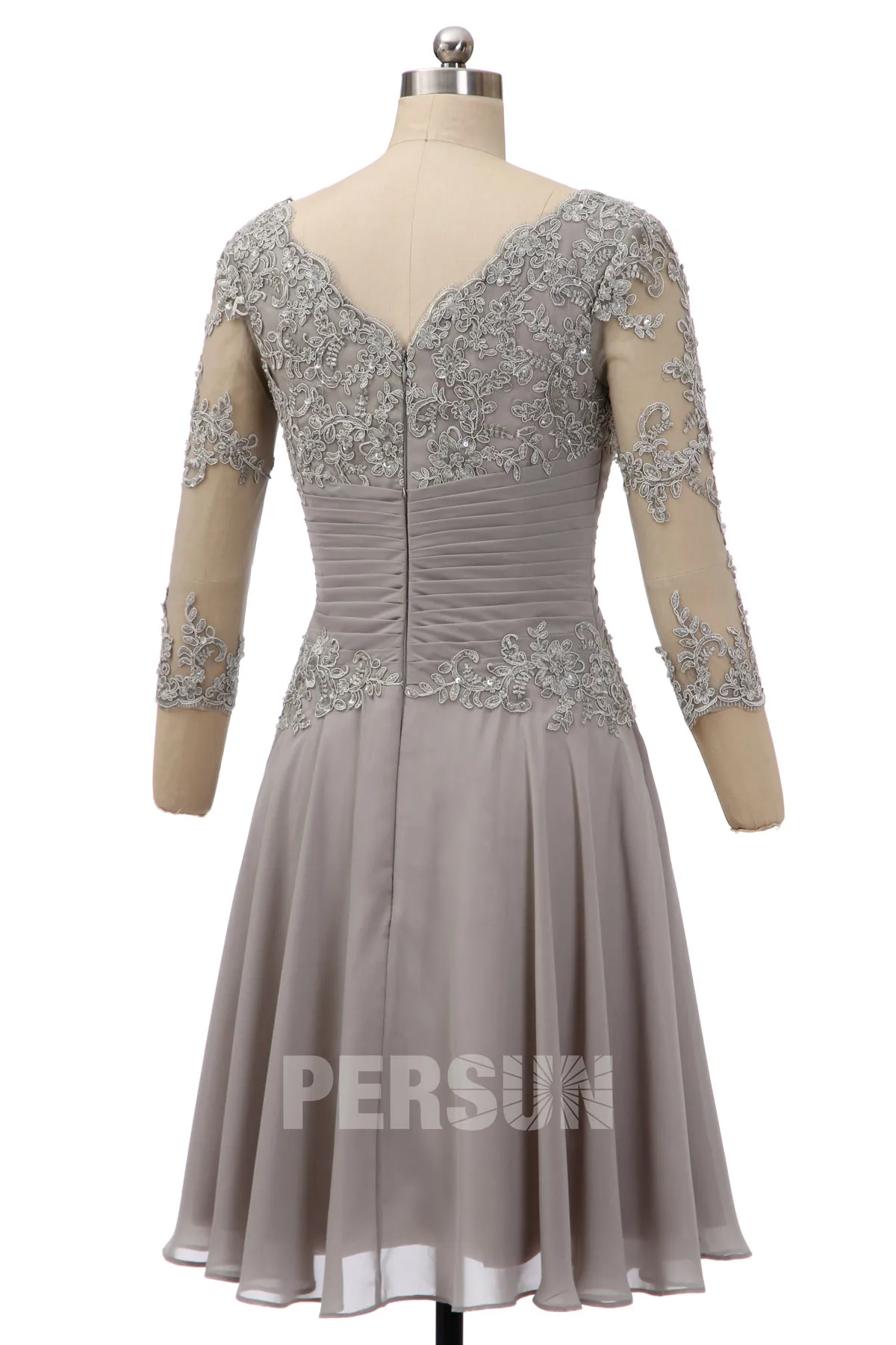 Robe courte de soirée grise appliquée pour mariage avec manche trois quart