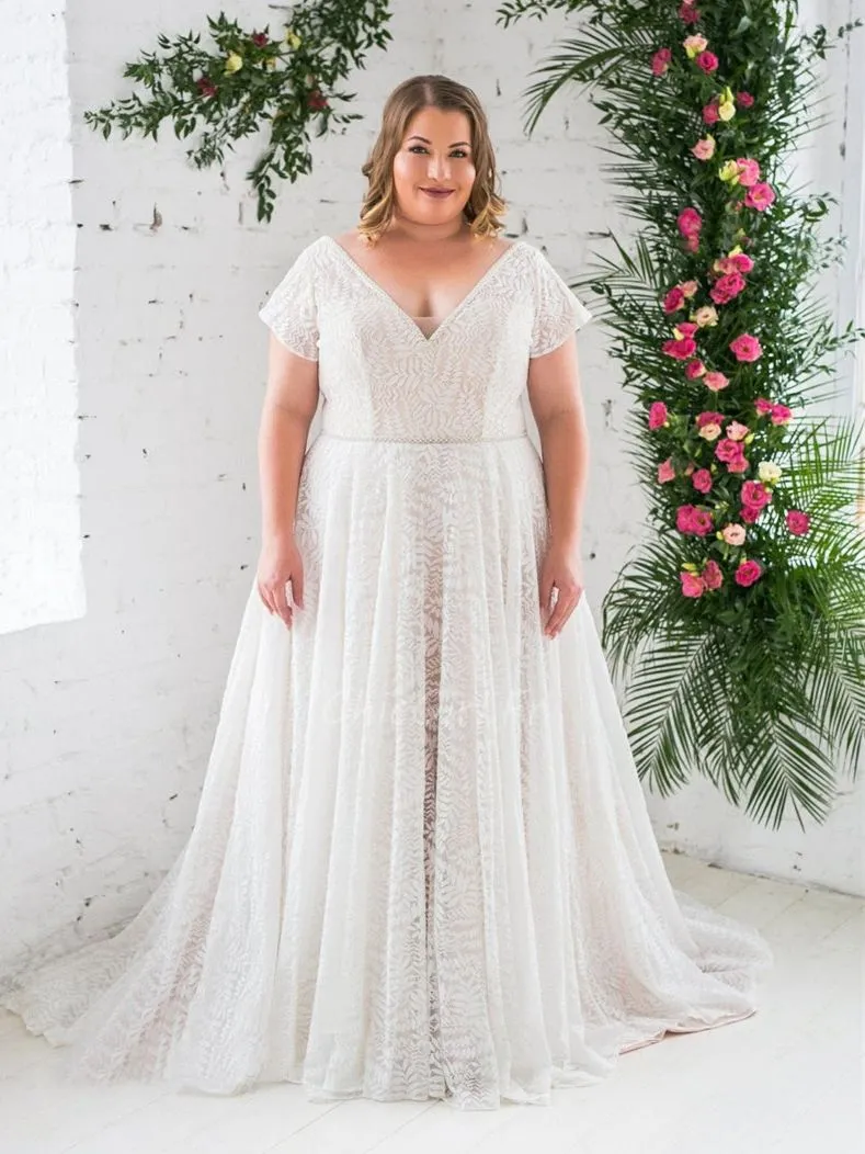 Robe De Mariée Grande Taille Elegante Dentelle Manches Courtes Col V