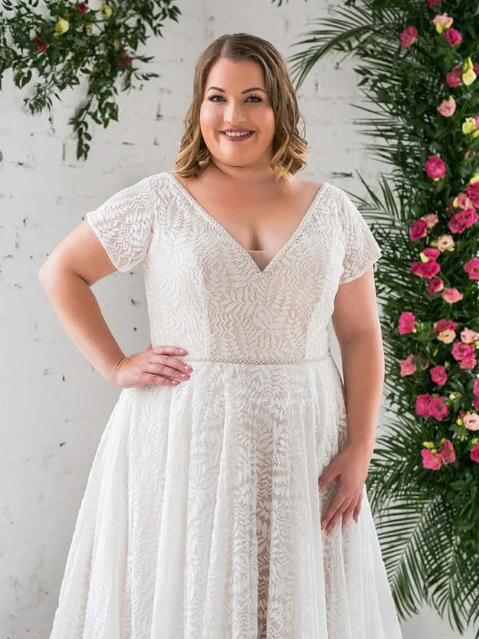 Robe De Mariée Grande Taille Elegante Dentelle Manches Courtes Col V