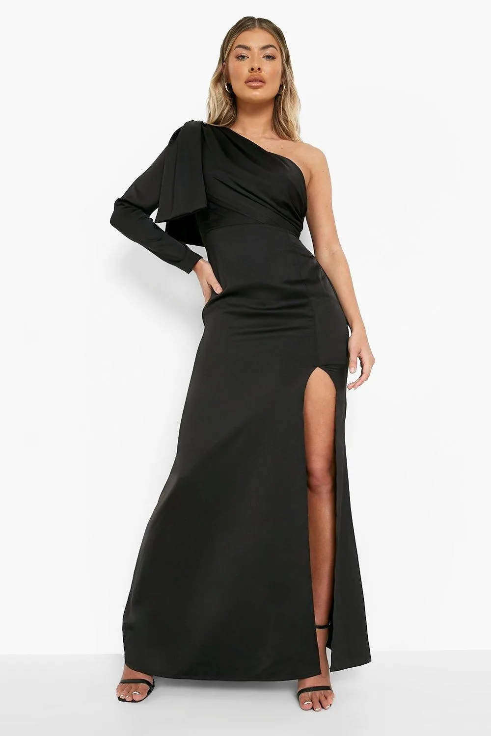 Robe satinée longue et asymétrique effet drapé