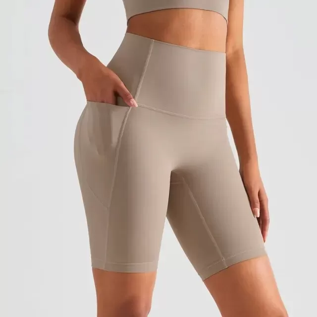 Short de sport avec poches pour femme