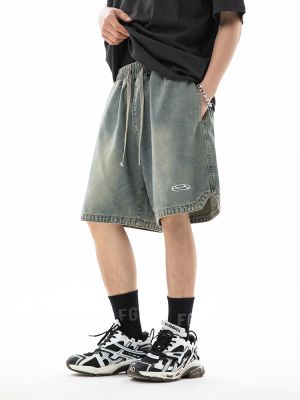 Short en denim brodé ample pour homme avec ourlet fendu triangulaire 