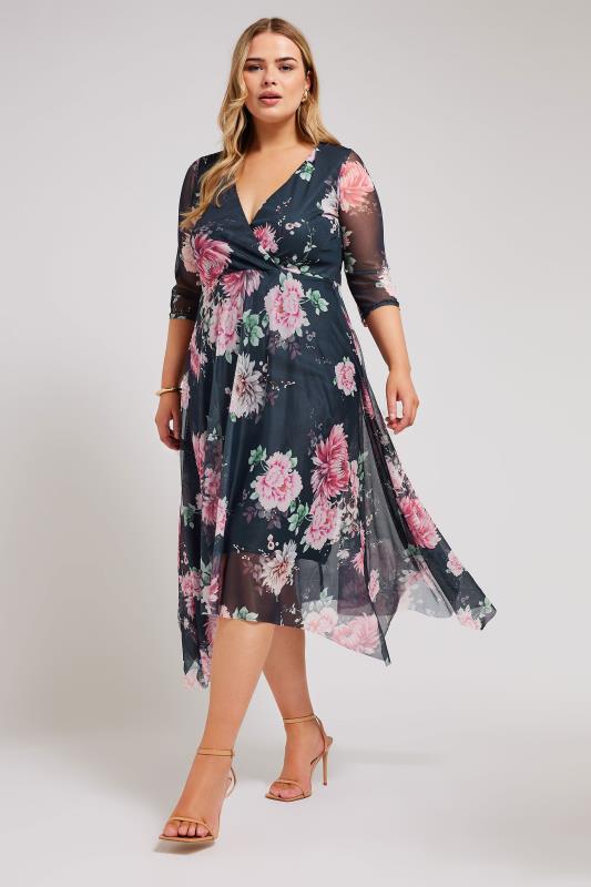 YOURS LONDON - Robe Noire Cache-Coeur Floral Rose