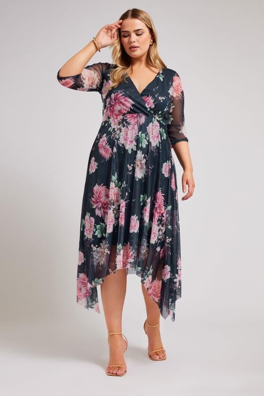 YOURS LONDON - Robe Noire Cache-Coeur Floral Rose