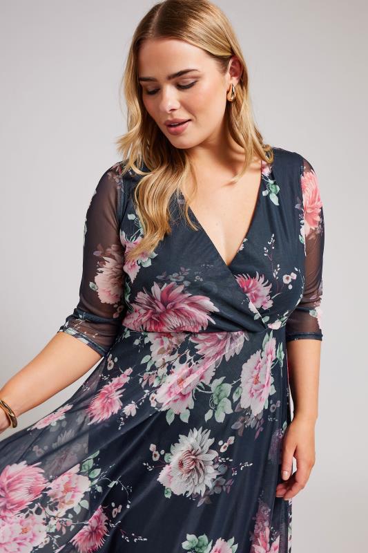 YOURS LONDON - Robe Noire Cache-Coeur Floral Rose